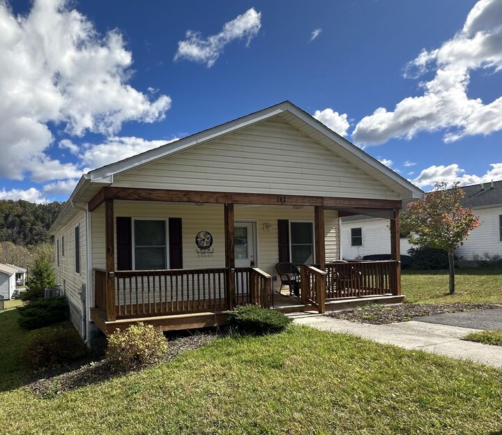 142 Garnett Way  White Sulphur Springs WV 24986 photo