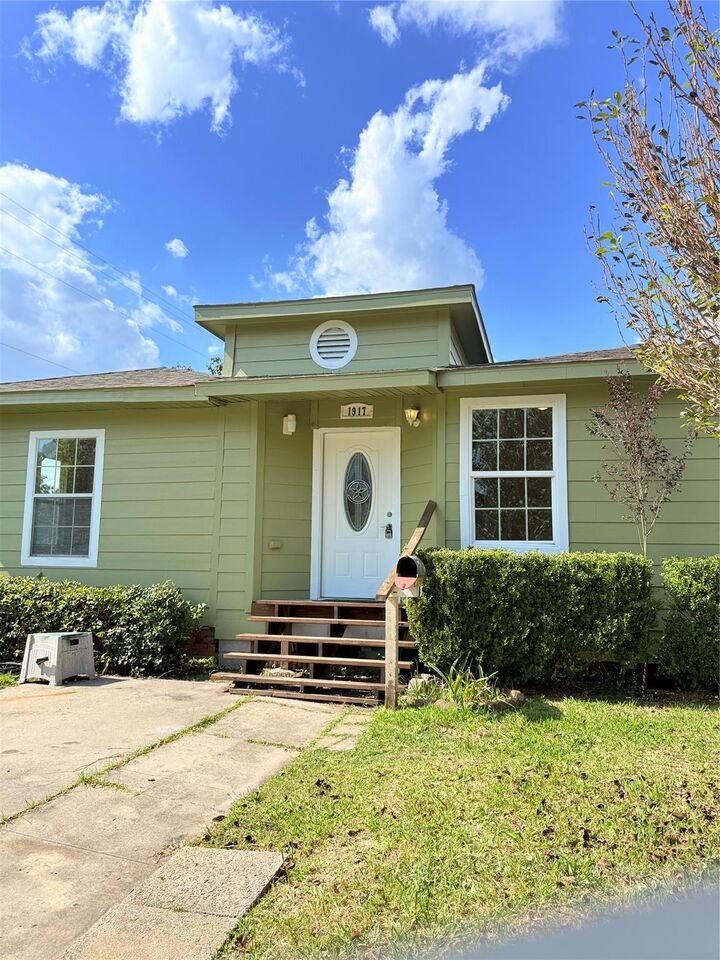 Property Photo:  1917 Utah Street  TX 77520 