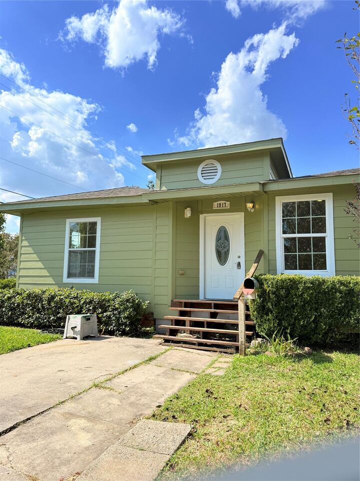 Property Photo: 1917 Utah Street TX 77520