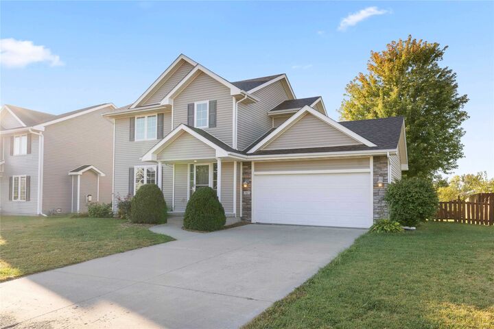 Property Photo:  512 NW 10th Circle  IA 50111 