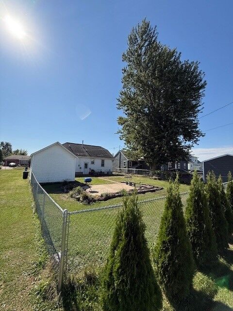 Property Photo:  610 Union Street  IA 50158