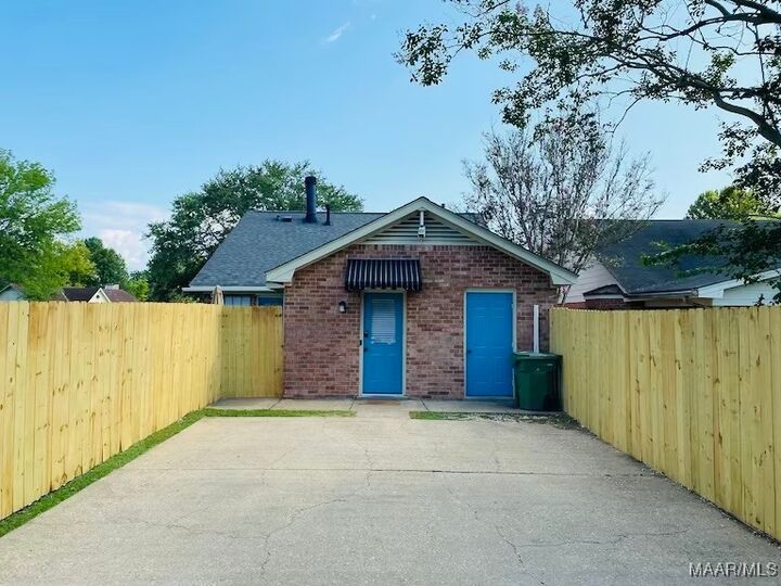 Property Photo: 6037 Vineyard Lane AL 36117