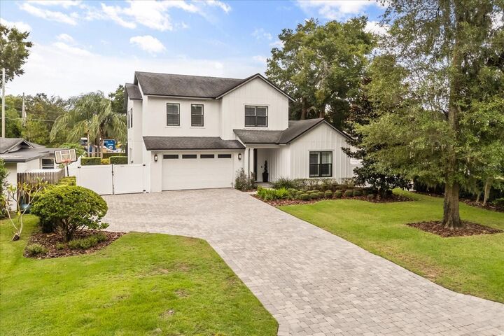 Property Photo: 1306 Lindenwood Lane FL 32792