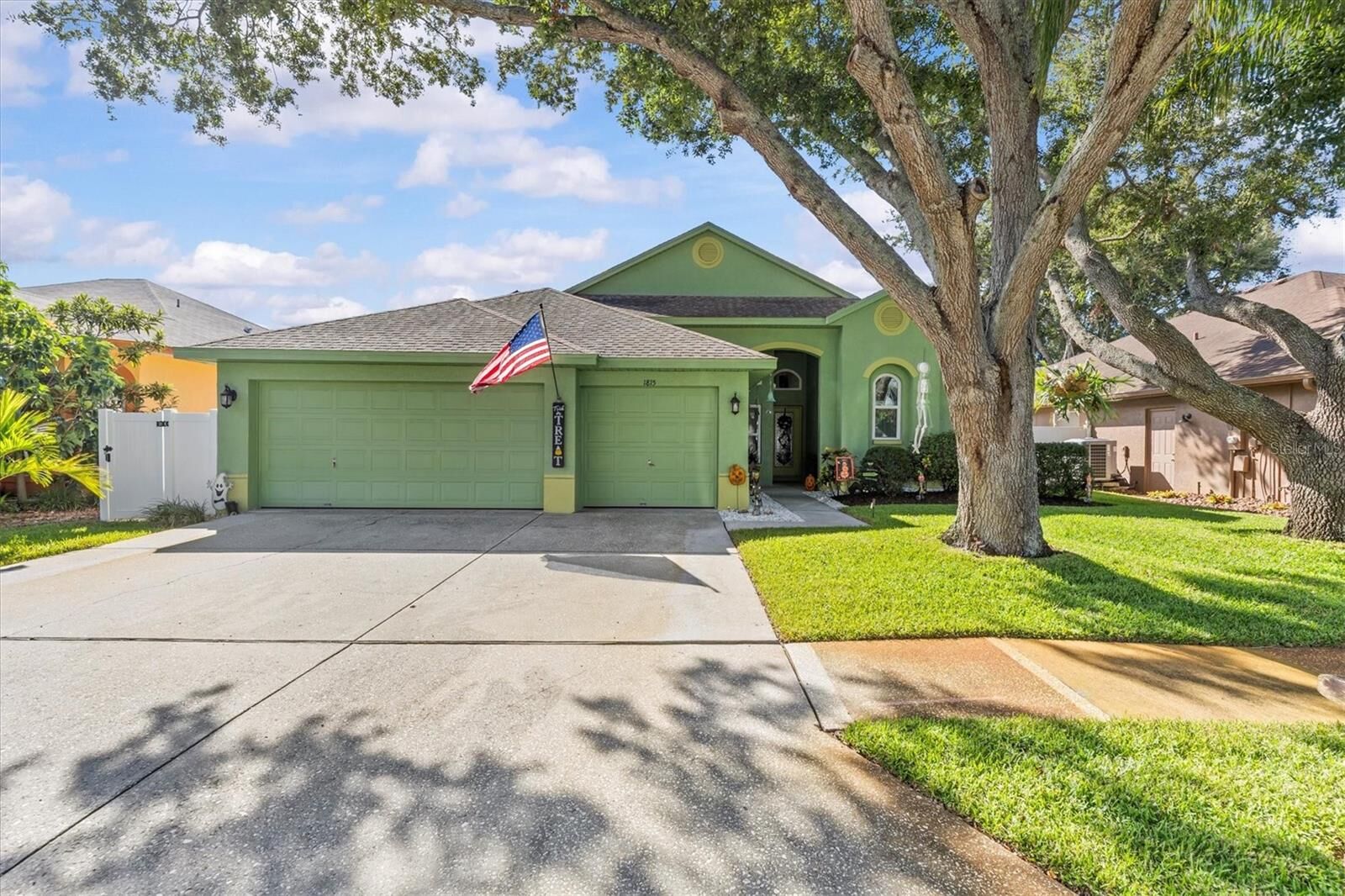 Property Photo:  1815 Wood Trail Street  FL 34689 
