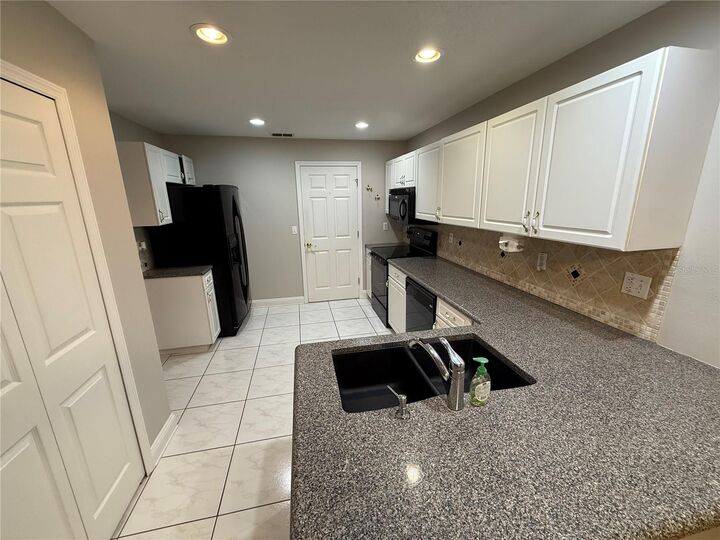 Property Photo: 2025 Sylvester Road Cc3 FL 33803