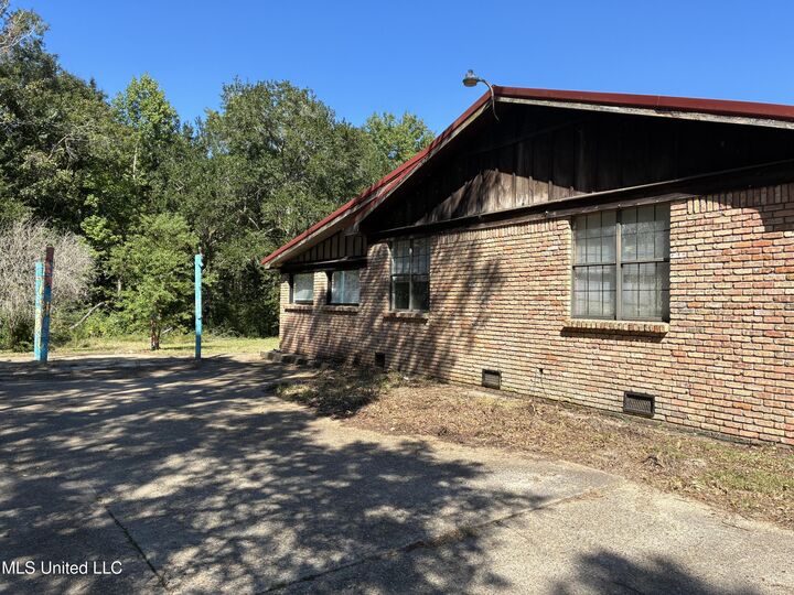 Property Photo: 1008 Roys Road MS 39553