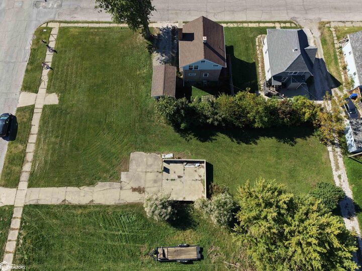 Property Photo:  709 W State Street  IA 50158