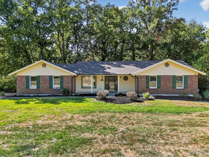 21 Oak Springs Court  St Charles MO 63304 photo