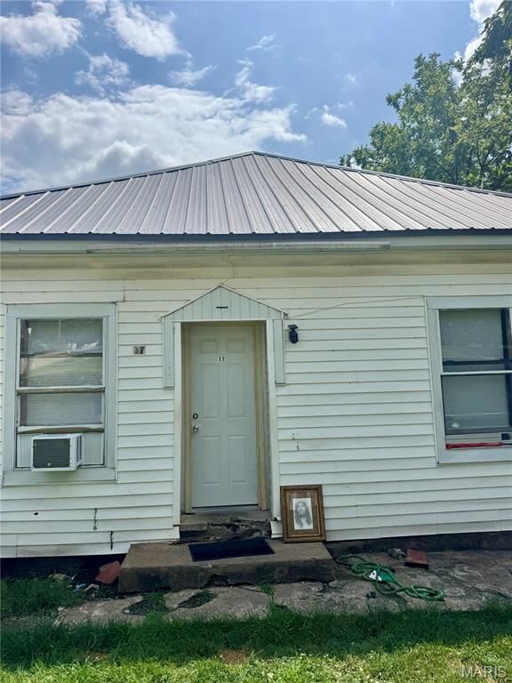 Property Photo:  17 Vine Street  MO 63601