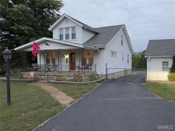 5227 Patterson Road  St Louis MO 63129 photo