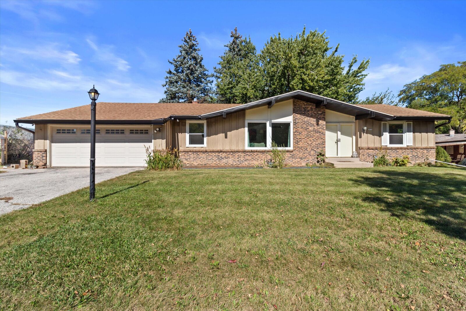 Property Photo:  2826 W Green Tree Rd  WI 53209 