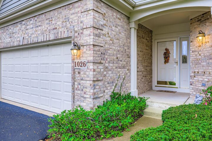 Property Photo: 1026 Heron Way IL 60098