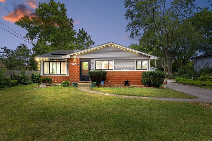 Property Photo: 1110 Itasca Street IL 60106
