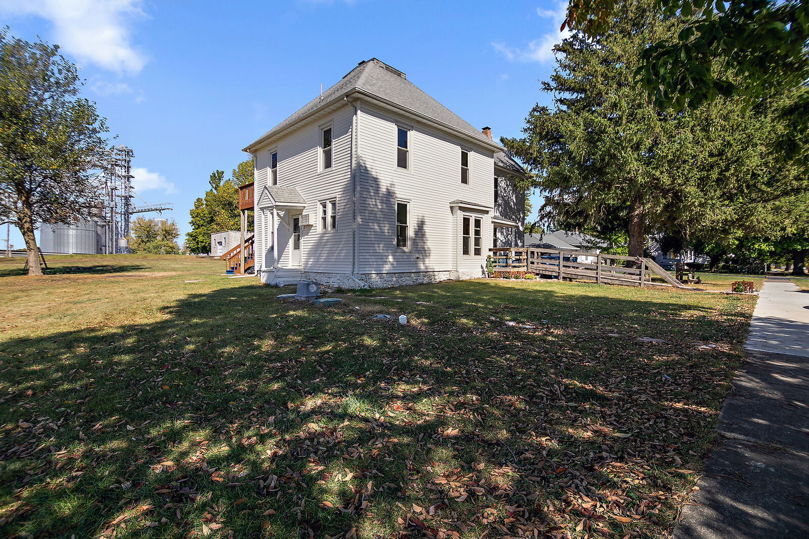 Property Photo:  205 E Jeffery Street  IL 60929 