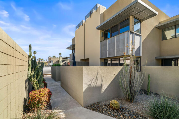 671 E Arenas Road  Palm Springs CA 92262 photo