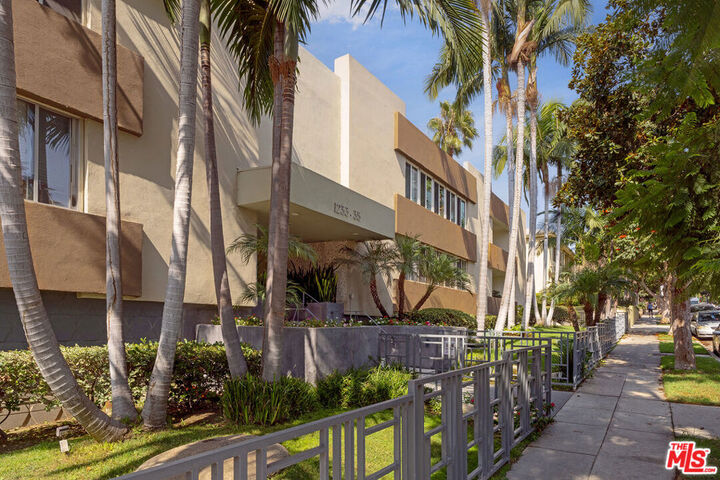 Property Photo: 1233 N Laurel Avenue 216 CA 90046