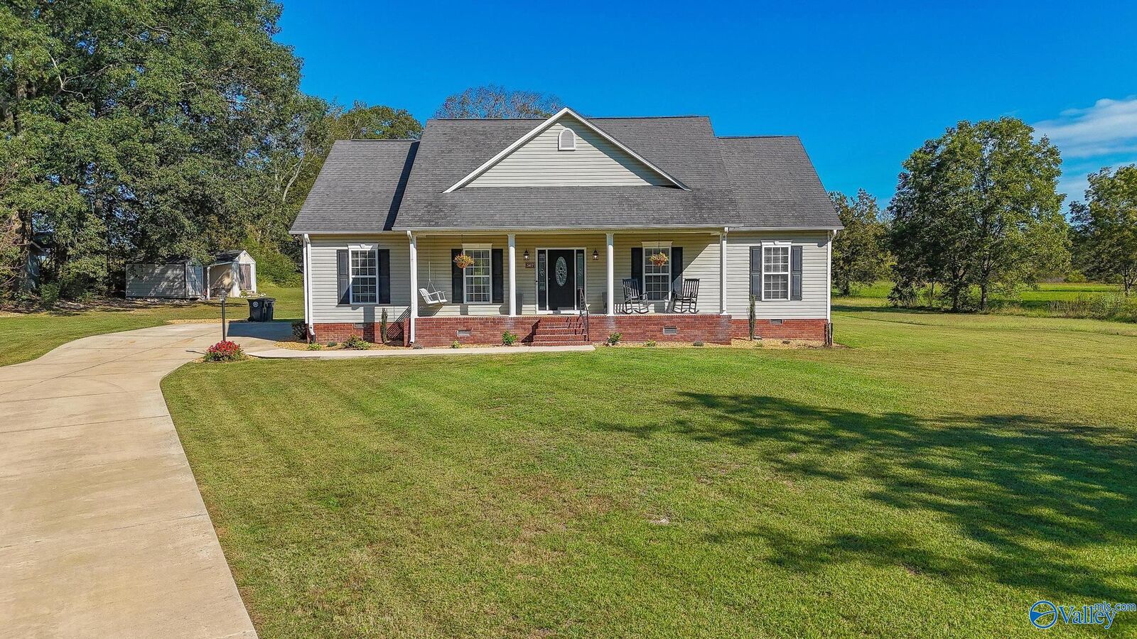Property Photo:  567 County Road 386  AL 35673 