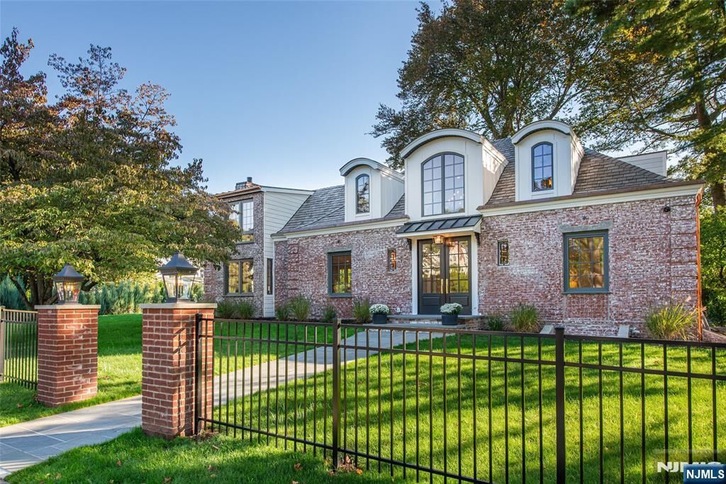 Property Photo:  96 Gates Avenue  NJ 07042 