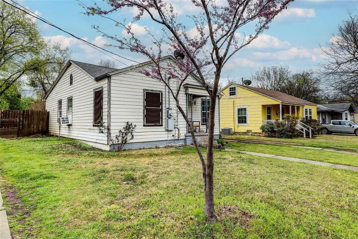 Photo de la propriété:  1306 N Clements Street  TX 76240 
