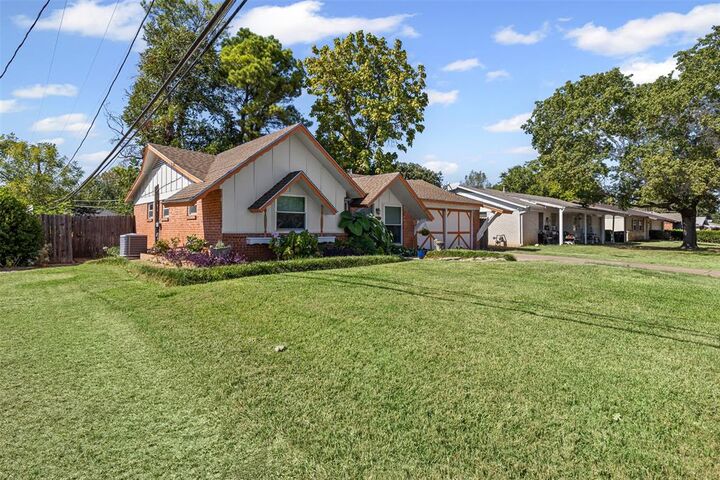 Property Photo: 1820 Muse Street TX 76112