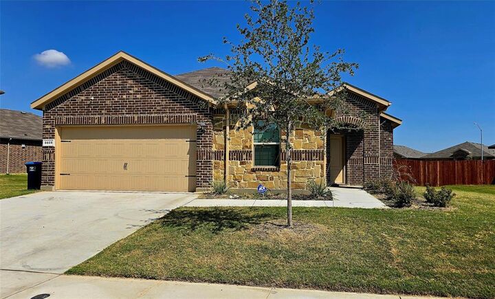 Property Photo: 8608 Centerboard Lane TX 76179