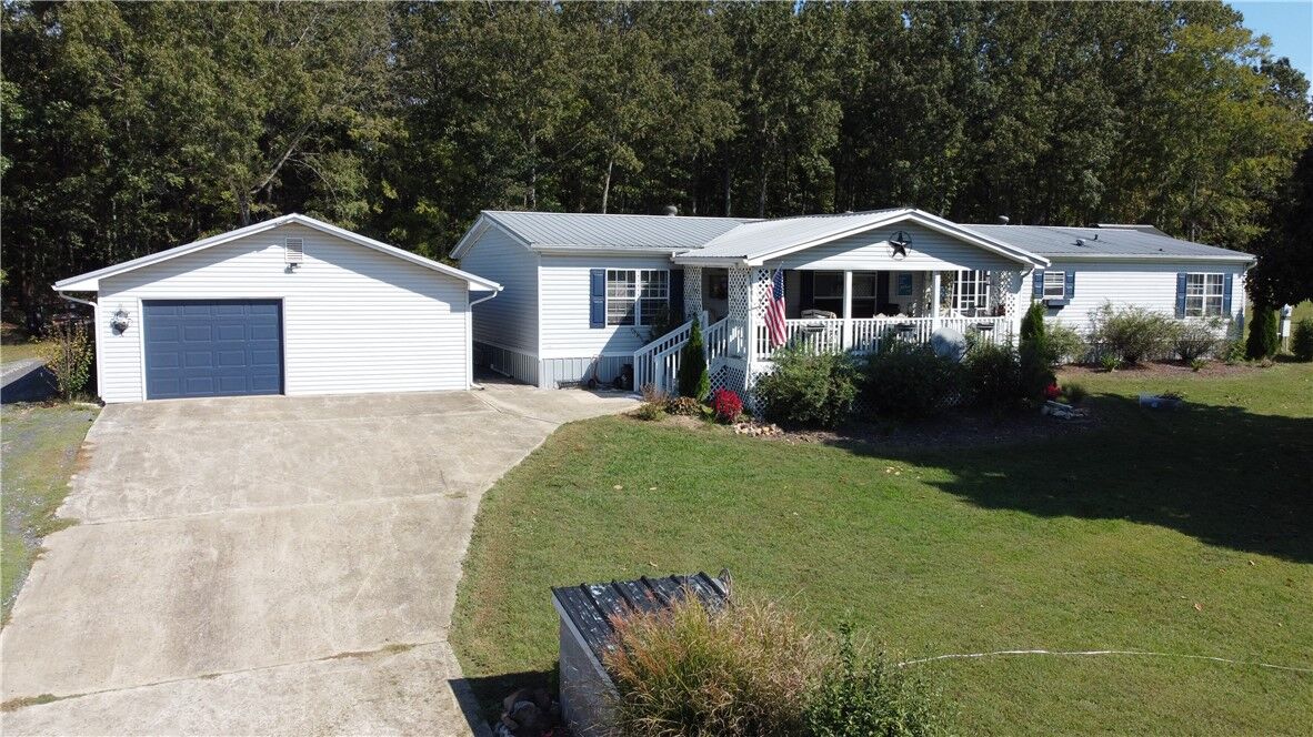 Property Photo: 214 Eclipse Road AR 72675