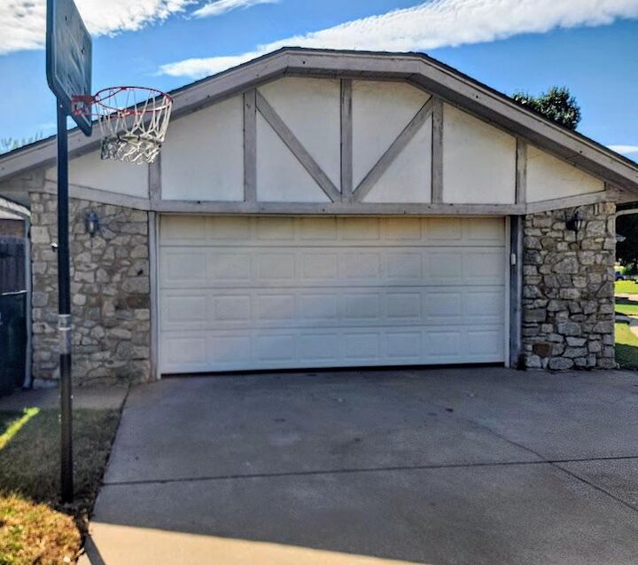 Property Photo: 930 Pruitt Drive OK 73170