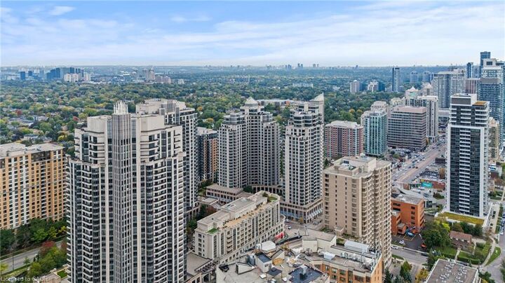 Photo de la propriété: 15 Northtown Way 1222 ON M2N 7L4