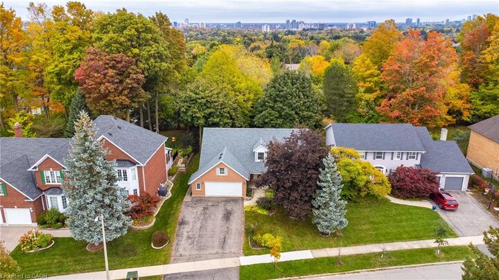 Property Photo: 553 Paradise Crescent ON N2T 2J8