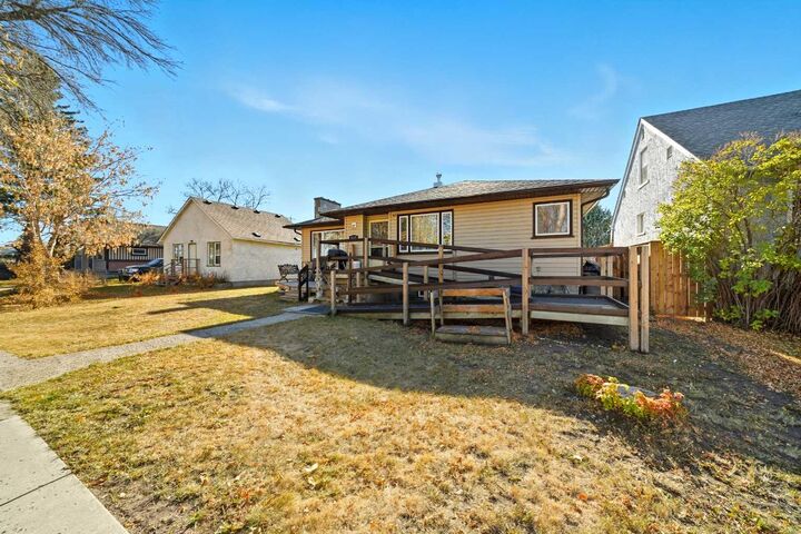 Property Photo:  5117 47 Avenue  AB T4J 1J4 