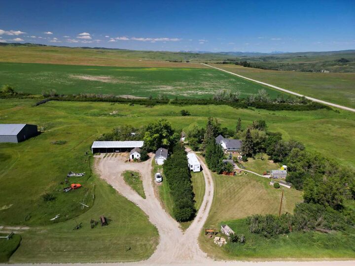 Property Photo:  290113 Flying E Road  AB T0L 1Z0 