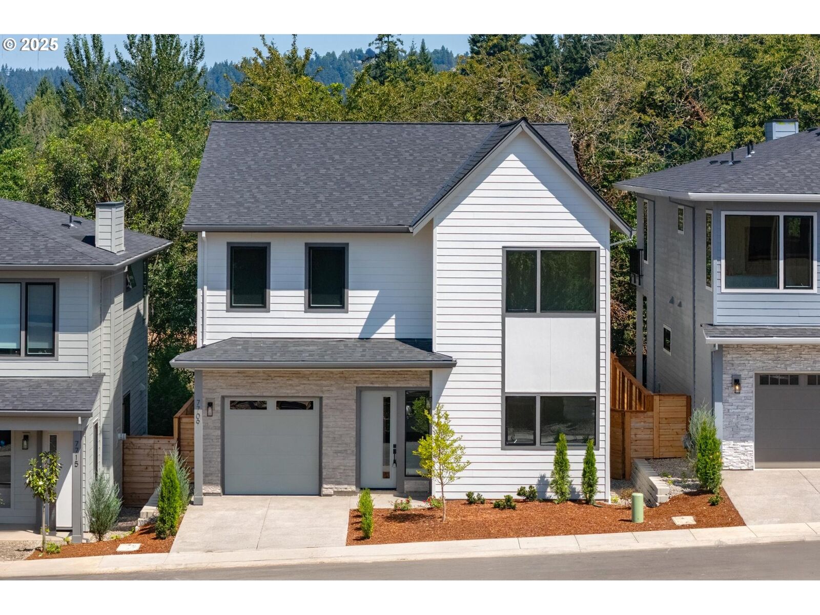 Property Photo: 7737 SW 42nd Ave 17 OR 97219