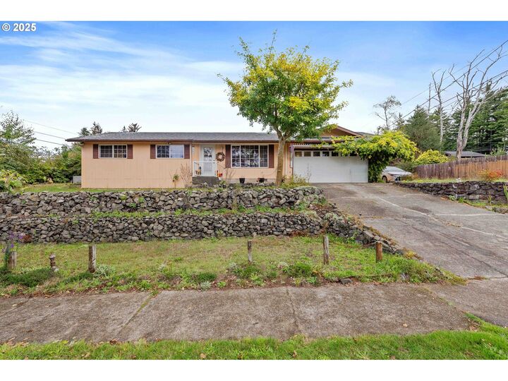 610 Pacific Ave  Coos Bay OR 97420 photo