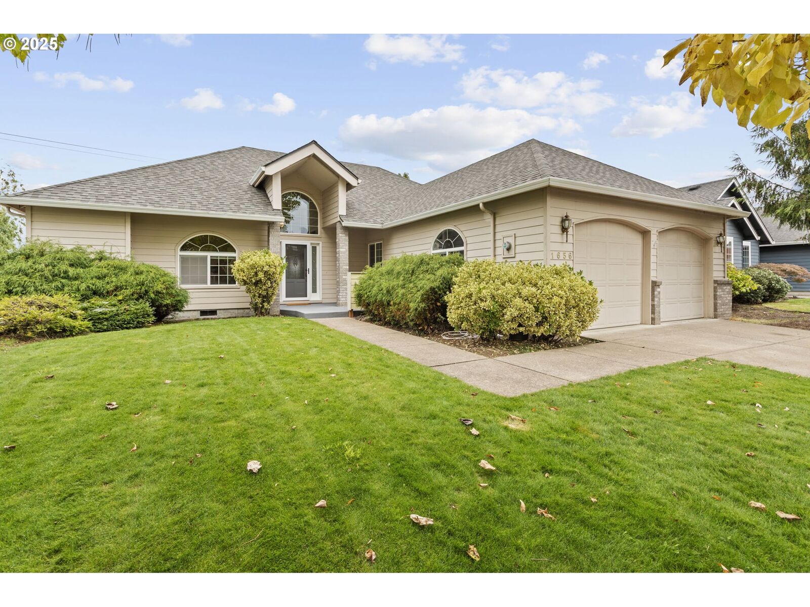 Property Photo: 1656 Iron Horse Rd OR 97402