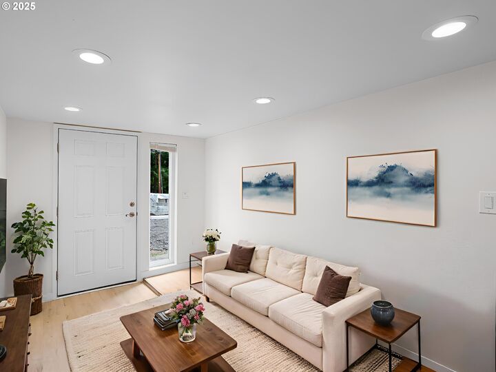 Property Photo: 2311 SW 6th Ave 8B WA 98607