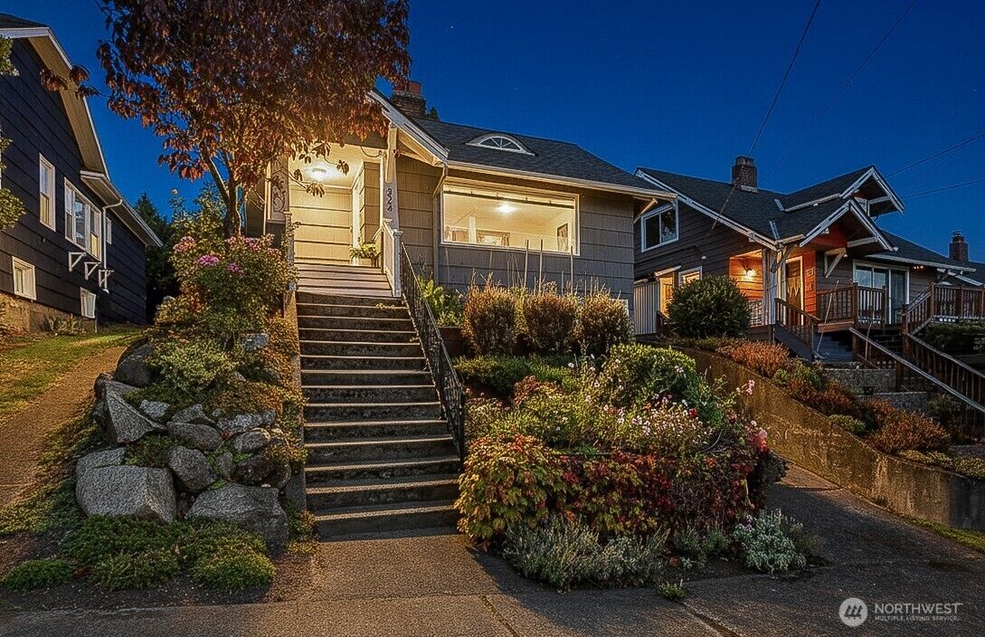 Property Photo: 324 NE 52nd Street WA 98105