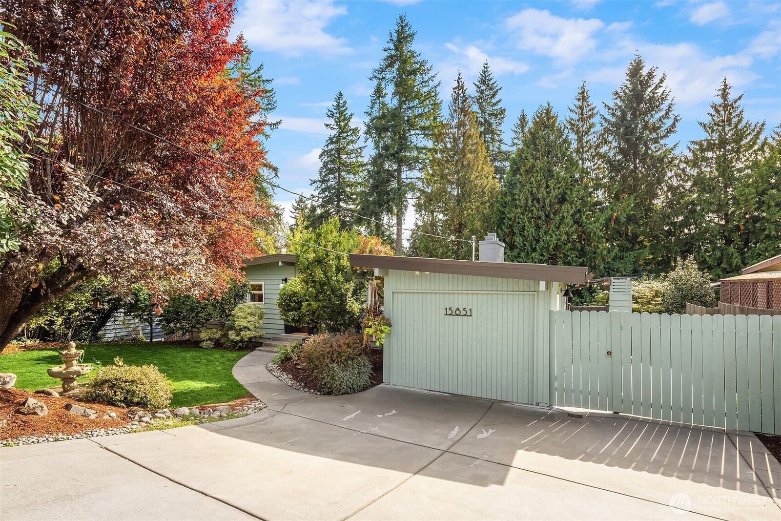Property Photo:  15851 SE 12th Place  WA 98008 