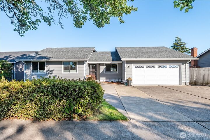 Property Photo: 1532 Floral Court WA 98632