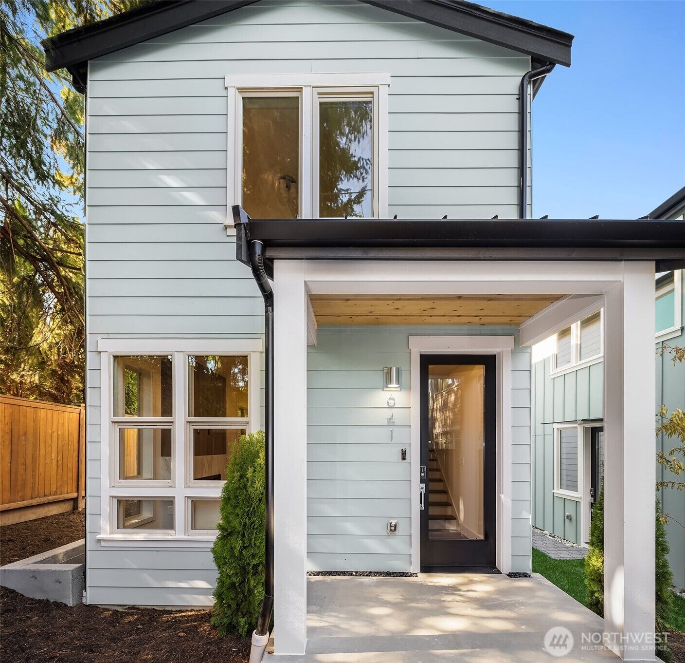 Property Photo: 641 18th Avenue W WA 98033
