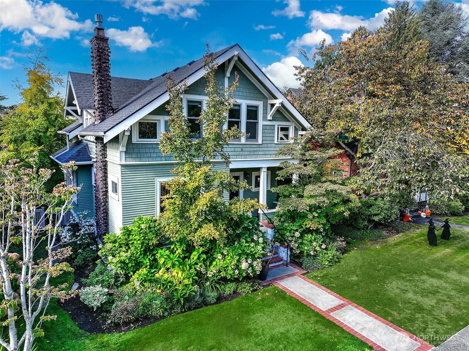 Property Photo: 3879 44th Avenue NE WA 98105