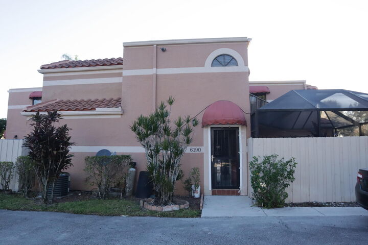 Property Photo: 6190 Seven Springs W FL 33463