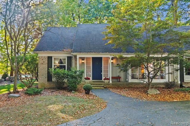 Property Photo: 21333 Woodhill Drive MI 48167
