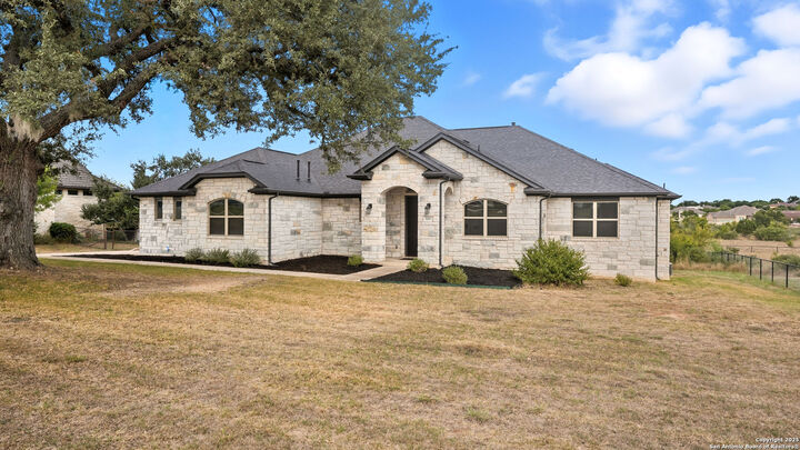 Property Photo: 1218 Magnum TX 78132