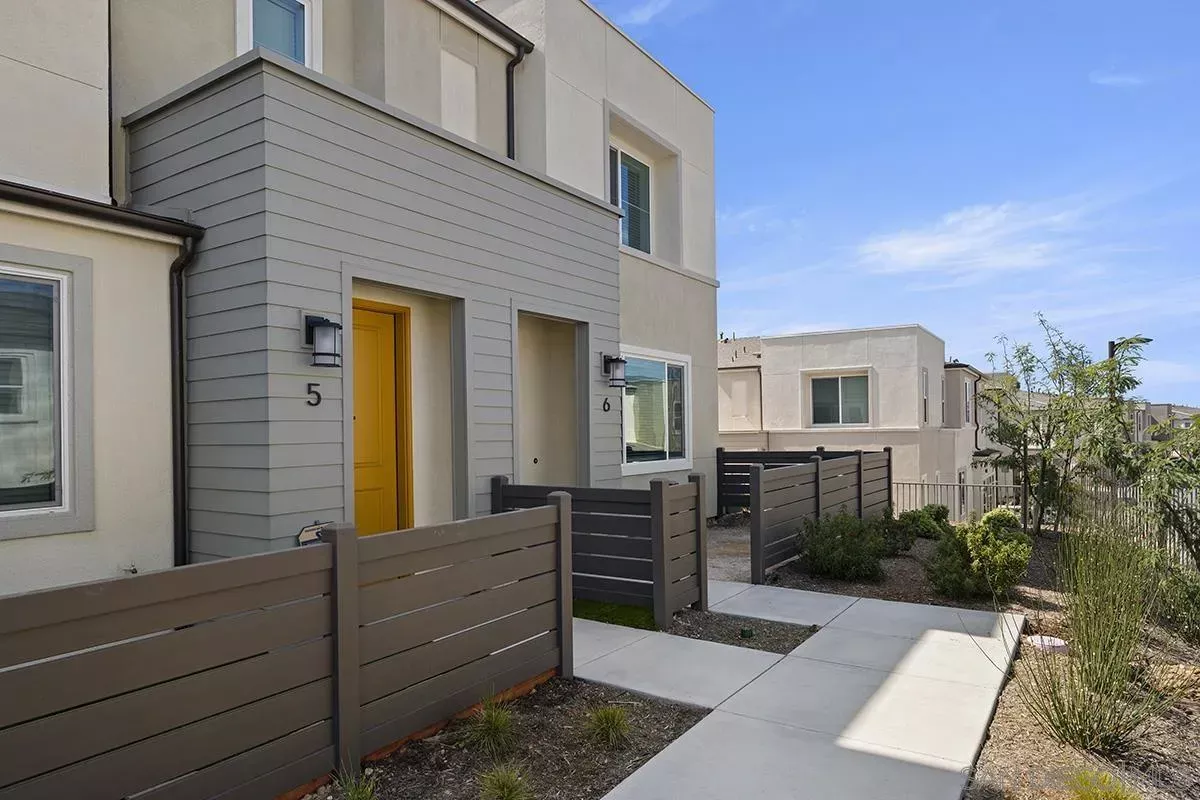 Property Photo: 763 Makani St 6 CA 91911