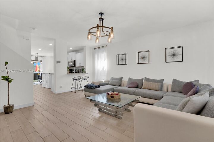 Property Photo:  555 NE 6th Ct  FL 33034 
