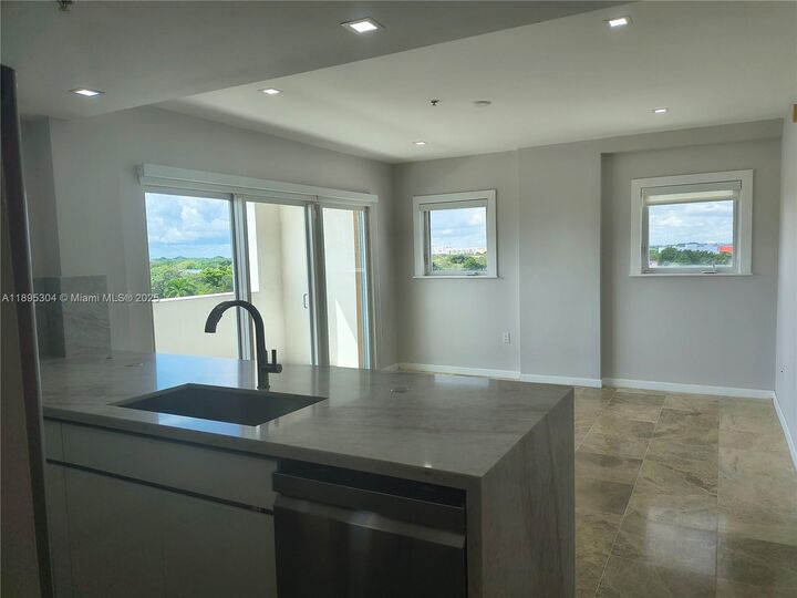 Property Photo: 2740 SW 28th Ter 808 FL 33133