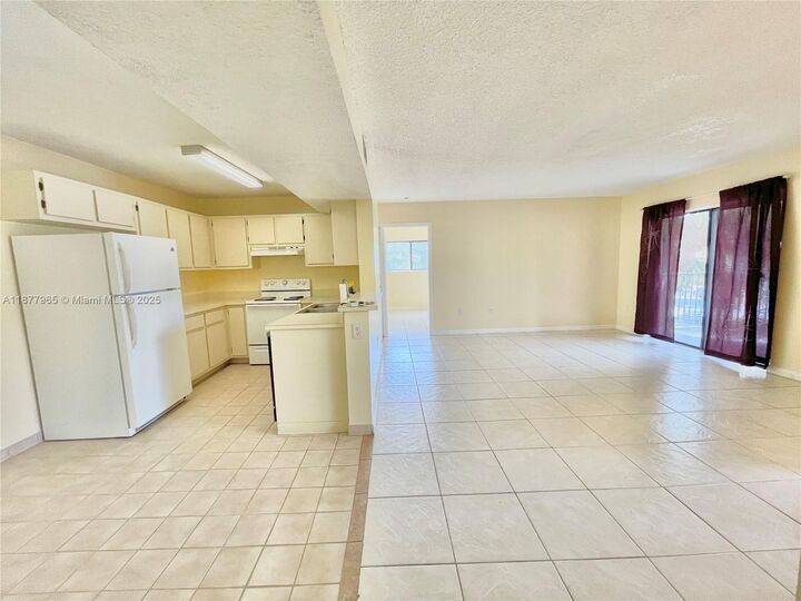 Property Photo:  251 W Palm Cir W 206  FL 33025 