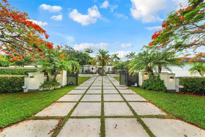 Property Photo: 6645 SW 73rd Ct FL 33143