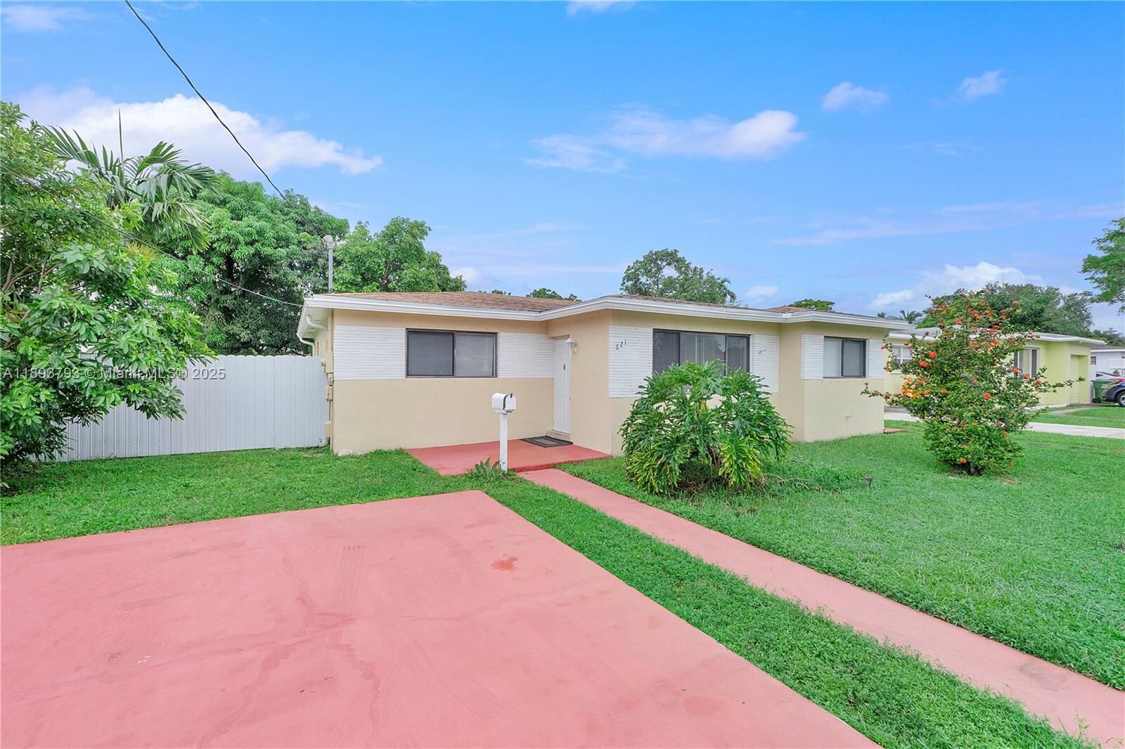 Property Photo: 621 SW 5th Ct FL 33009