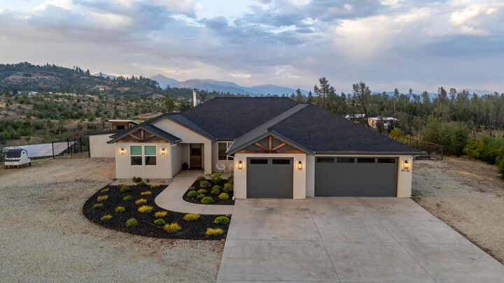 9976 Tilton Mine Road  Redding CA 96001 photo